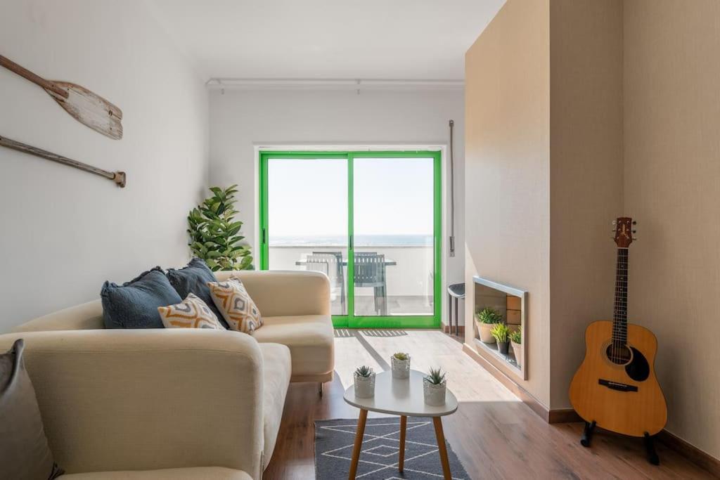 Sunset Terrace - Beachfront Apartment With Private Parking Nazaré Exterior foto